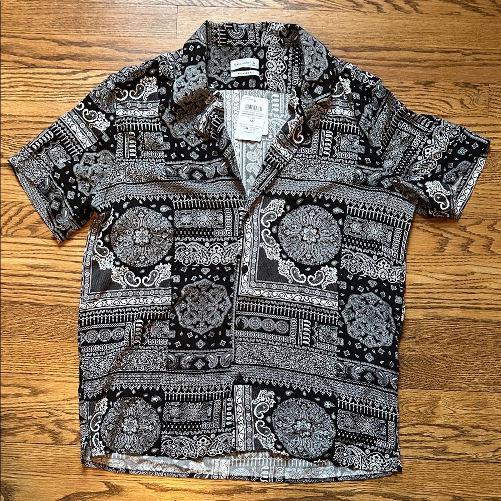 Men's Black and White Patterned Shirt
Italian designer
NWT